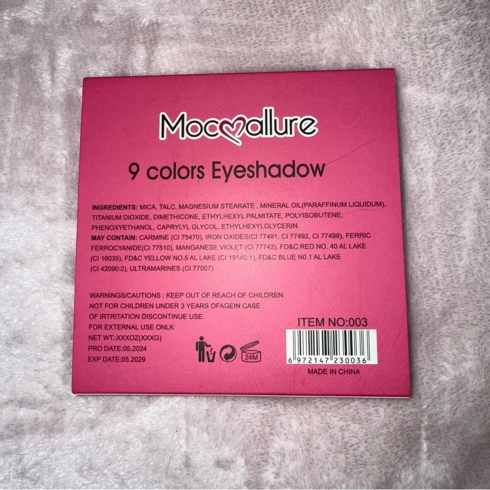 Hello Kitty Mocmallure 9 Colors Eyeshadow palette New.
